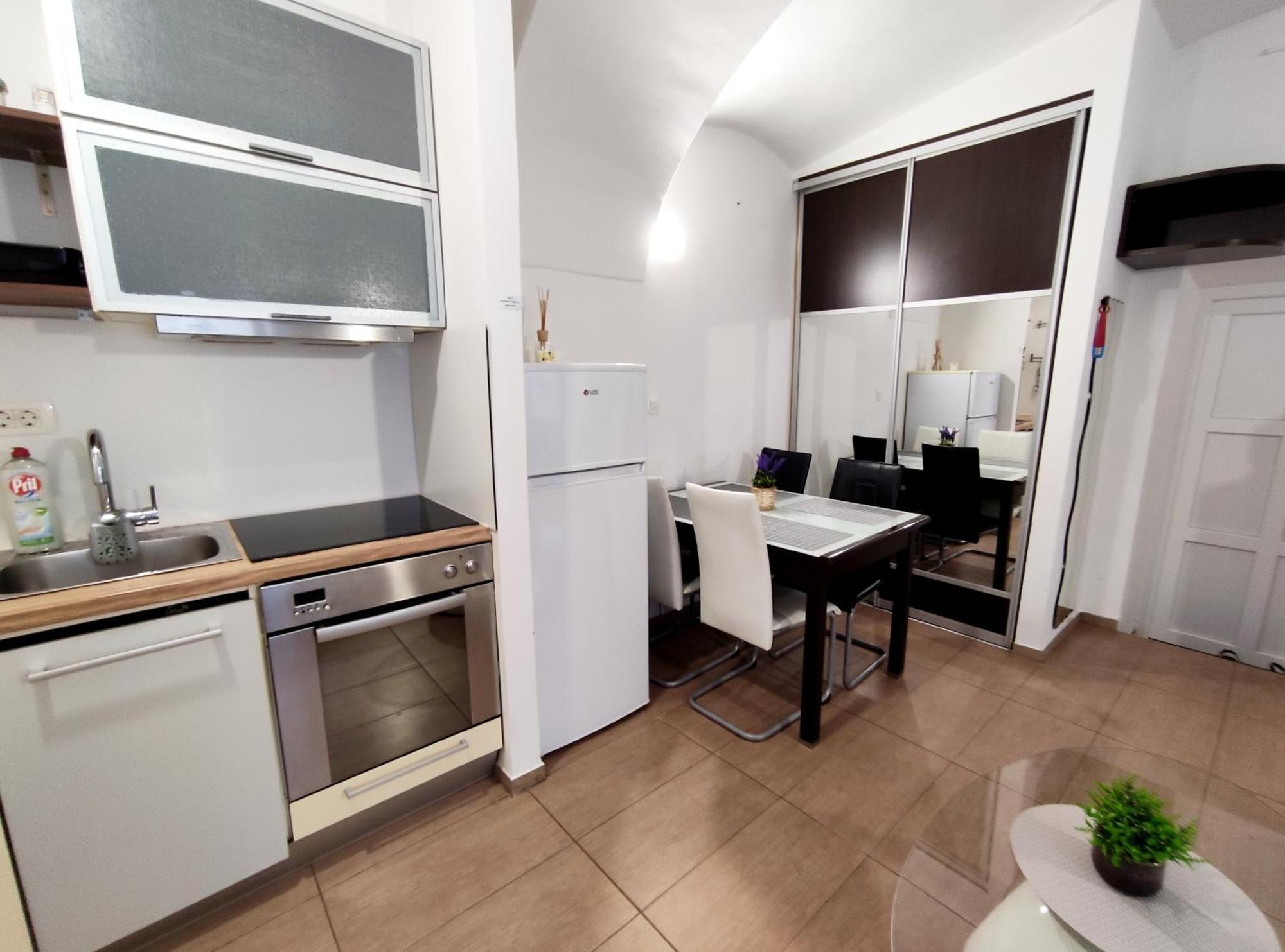 Studio Apartment Sisters 3-4 Ljubljana Bagian luar foto